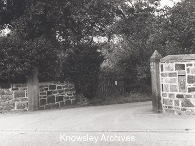 Entrance to driveway to North End House, Halewood