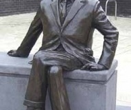 Sculpture of Harold Wilson in Huyton