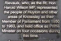 Plaque accompanying the Harold Wilson sculpture in Huyton